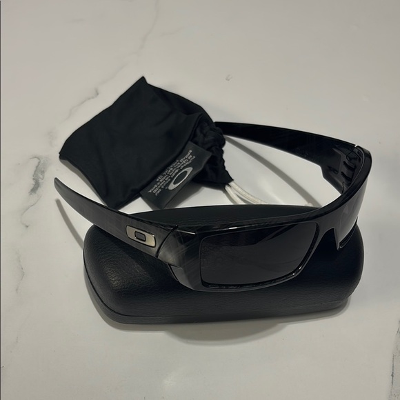 Oakley Black Sunglasses with Case - Picture 1 of 5